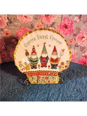 Decoupage Scalloped shells  